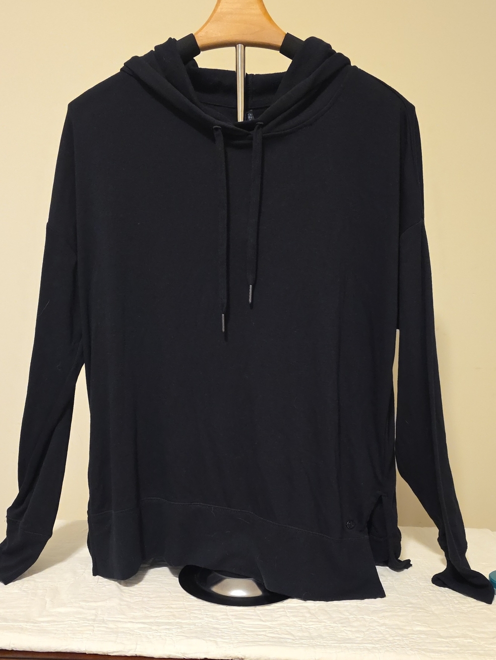 GAIAM Black Lightweight Hooded Long-Sleeve Pullover